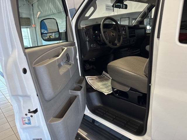 2024 Chevrolet Express Passenger 3500 1LT