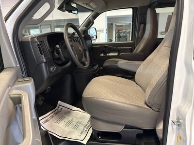 2024 Chevrolet Express Passenger 3500 1LT