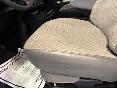 2024 Chevrolet Express Passenger 3500 1LT