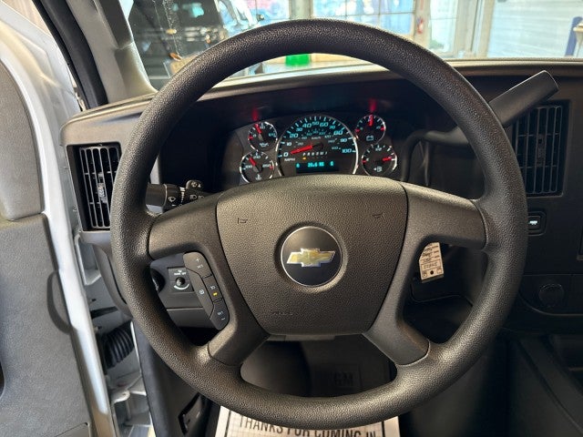 2024 Chevrolet Express Passenger 3500 1LT