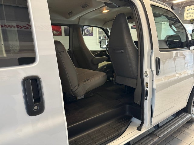 2024 Chevrolet Express Passenger 3500 1LT