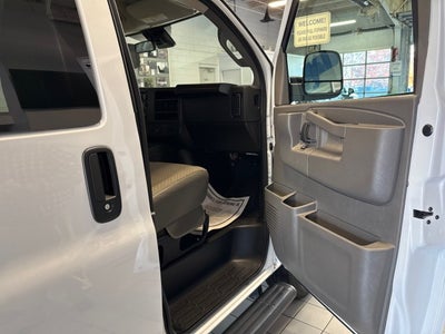2024 Chevrolet Express Passenger 3500 1LT