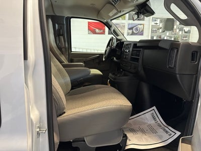2024 Chevrolet Express Passenger 3500 1LT