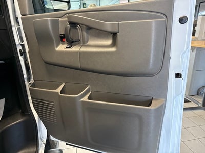 2024 Chevrolet Express Passenger 3500 1LT