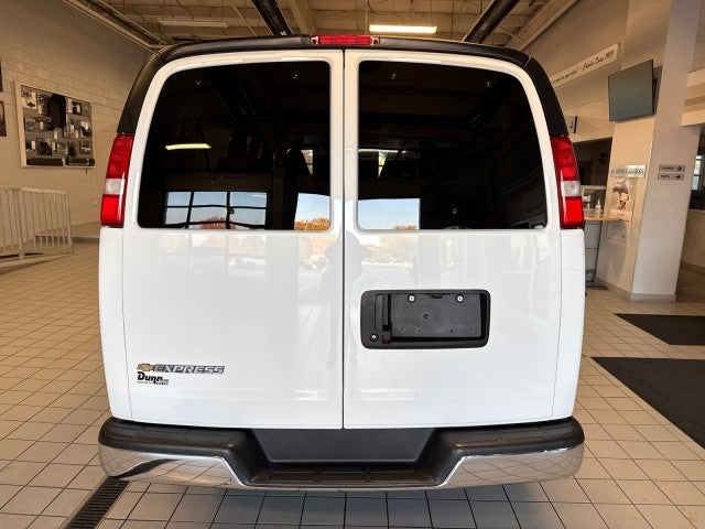 2024 Chevrolet Express Passenger 3500 1LT