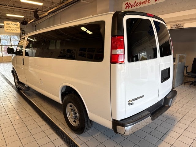2024 Chevrolet Express Passenger 3500 1LT