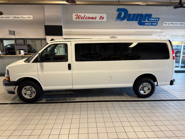 2024 Chevrolet Express Passenger 3500 1LT