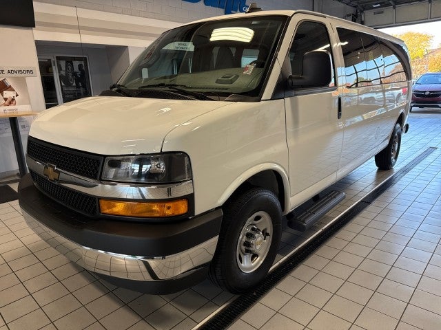 2024 Chevrolet Express Passenger 3500 1LT